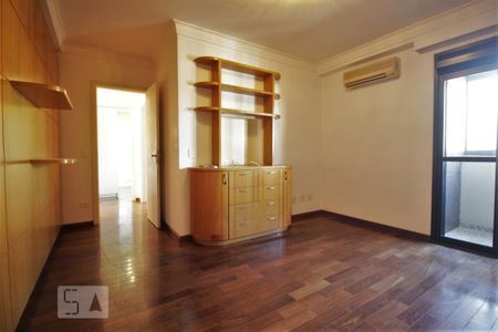 Apartamento à venda com 220m², 3 quartos e 4 vagas Apartamento à venda com 220m², 3 quartos e 4 vagasSuíte 3