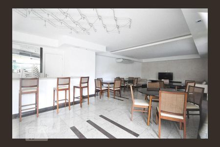 Apartamento à venda com 220m², 3 quartos e 4 vagas Apartamento à venda com 220m², 3 quartos e 4 vagasÁrea comum - Salão de festas