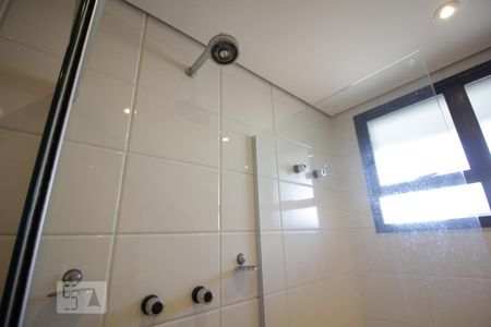 Apartamento à venda com 220m², 3 quartos e 4 vagas Apartamento à venda com 220m², 3 quartos e 4 vagasChuveiro