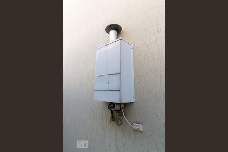 Casa à venda com 150m², 3 quartos e 2 vagasCorredor lateral externo - aquecedor à gás