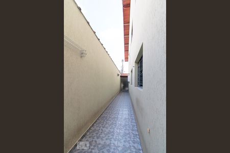 Casa à venda com 150m², 3 quartos e 2 vagasCorredor lateral externo