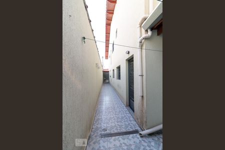 Casa à venda com 150m², 3 quartos e 2 vagasCorredor lateral externo