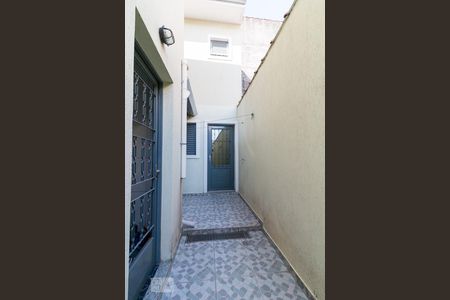 Casa à venda com 150m², 3 quartos e 2 vagasCorredor lateral externo