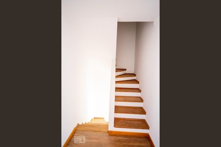 Escadas de casa de condomínio à venda com 2 quartos, 160m² em Vila Aricanduva, São Paulo