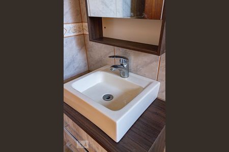 Casa à venda com 324m², 5 quartos e 4 vagas Casa à venda com 324m², 5 quartos e 4 vagasBanheiro 2