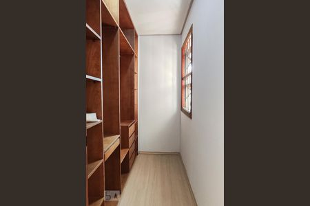 Casa à venda com 324m², 5 quartos e 4 vagas Casa à venda com 324m², 5 quartos e 4 vagasCloset do quarto 1