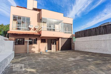 Casa à venda com 324m², 5 quartos e 4 vagas Casa à venda com 324m², 5 quartos e 4 vagasPátio