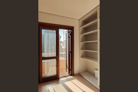 Casa à venda com 324m², 5 quartos e 4 vagas Casa à venda com 324m², 5 quartos e 4 vagasQuarto 3