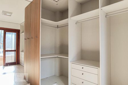 Casa à venda com 324m², 5 quartos e 4 vagas Casa à venda com 324m², 5 quartos e 4 vagasQuarto 3