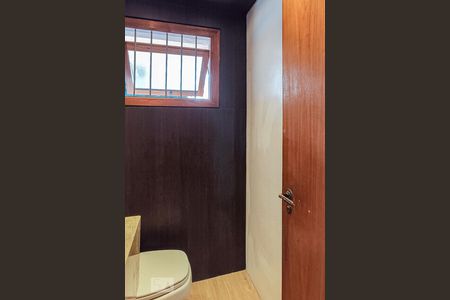 Casa à venda com 324m², 5 quartos e 4 vagas Casa à venda com 324m², 5 quartos e 4 vagasBanheiro