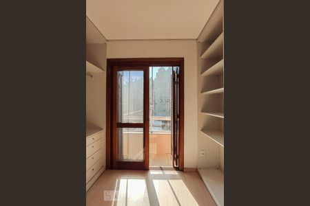 Casa à venda com 324m², 5 quartos e 4 vagas Casa à venda com 324m², 5 quartos e 4 vagasQuarto 3