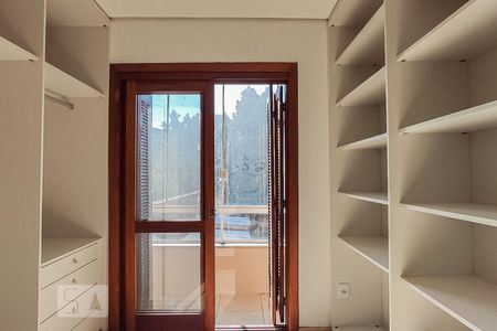 Casa à venda com 324m², 5 quartos e 4 vagas Casa à venda com 324m², 5 quartos e 4 vagasQuarto 3