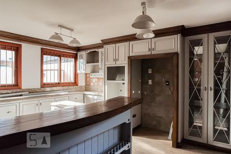 Casa à venda com 324m², 5 quartos e 4 vagas Casa à venda com 324m², 5 quartos e 4 vagasCozinha