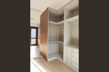 Casa à venda com 324m², 5 quartos e 4 vagas Casa à venda com 324m², 5 quartos e 4 vagasQuarto 3