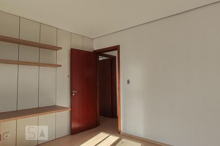 Casa à venda com 324m², 5 quartos e 4 vagas Casa à venda com 324m², 5 quartos e 4 vagasQuarto 2