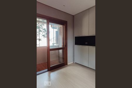 Casa à venda com 324m², 5 quartos e 4 vagas Casa à venda com 324m², 5 quartos e 4 vagasQuarto 4