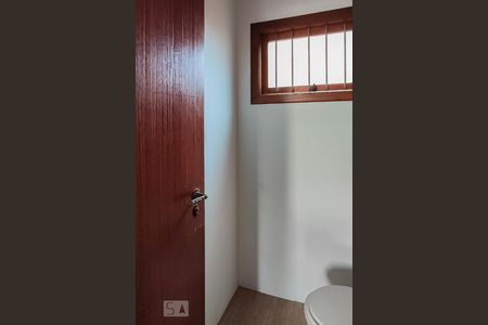 Casa à venda com 324m², 5 quartos e 4 vagas Casa à venda com 324m², 5 quartos e 4 vagasBanheiro