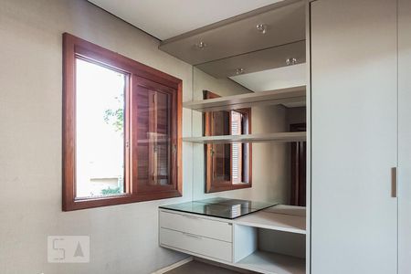 Casa à venda com 324m², 5 quartos e 4 vagas Casa à venda com 324m², 5 quartos e 4 vagasQuarto 4