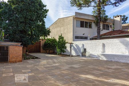 Casa à venda com 324m², 5 quartos e 4 vagas Casa à venda com 324m², 5 quartos e 4 vagasPátio