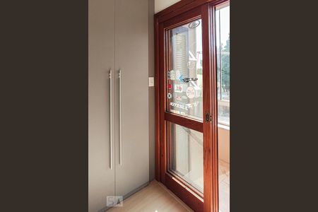 Casa à venda com 324m², 5 quartos e 4 vagas Casa à venda com 324m², 5 quartos e 4 vagasVaranda do Quarto 1