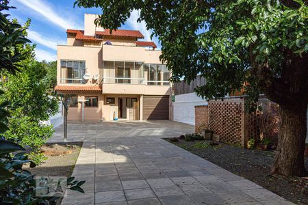 Casa à venda com 324m², 5 quartos e 4 vagas Casa à venda com 324m², 5 quartos e 4 vagasPátio