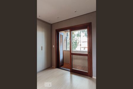 Casa à venda com 324m², 5 quartos e 4 vagas Casa à venda com 324m², 5 quartos e 4 vagasQuarto 4