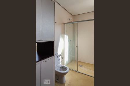 Casa à venda com 324m², 5 quartos e 4 vagas Casa à venda com 324m², 5 quartos e 4 vagasBanheiro da Suíte master