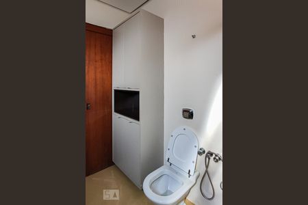 Casa à venda com 324m², 5 quartos e 4 vagas Casa à venda com 324m², 5 quartos e 4 vagasBanheiro da Suíte master