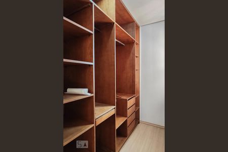 Casa à venda com 324m², 5 quartos e 4 vagas Casa à venda com 324m², 5 quartos e 4 vagasCloset do quarto 1