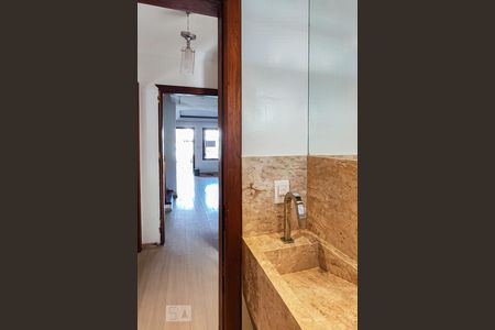 Casa à venda com 324m², 5 quartos e 4 vagas Casa à venda com 324m², 5 quartos e 4 vagasBanheiro