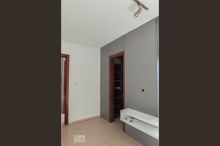 Casa à venda com 324m², 5 quartos e 4 vagas Casa à venda com 324m², 5 quartos e 4 vagasQuarto 1