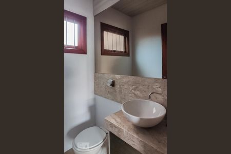 Casa à venda com 324m², 5 quartos e 4 vagas Casa à venda com 324m², 5 quartos e 4 vagasBanheiro