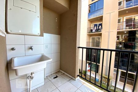 Apartamento à venda com 63m², 2 quartos e 1 vaga Apartamento à venda com 63m², 2 quartos e 1 vagaSacada e área de serviço