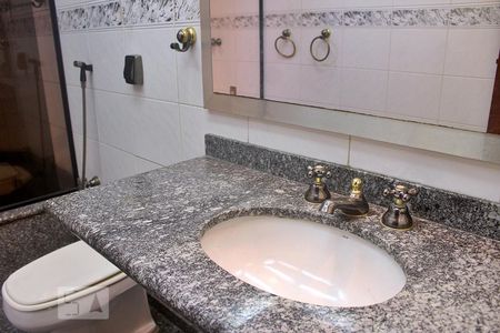 Apartamento à venda com 276m², 4 quartos e 3 vagasBanheiro da Suíte