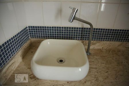 Apartamento à venda com 71m², 2 quartos e 2 vagasBanheiro 