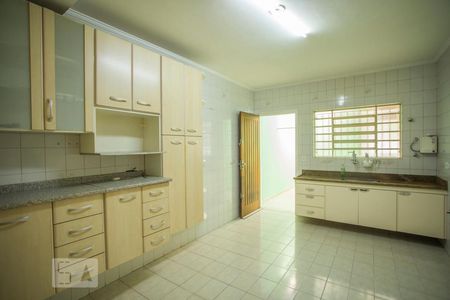Casa para alugar com 75m², 3 quartos e 2 vagas Casa para alugar com 75m², 3 quartos e 2 vagasCozinha
