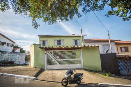 Casa para alugar com 75m², 3 quartos e 2 vagas Casa para alugar com 75m², 3 quartos e 2 vagasFachada