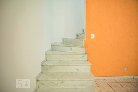 Escadas de casa para alugar com 3 quartos, 75m² em Vila Santa Catarina, São Paulo