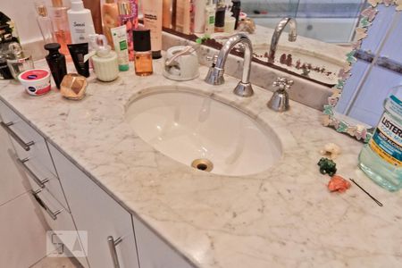 Apartamento à venda com 128m², 3 quartos e 2 vagasBanheiro da Suíte