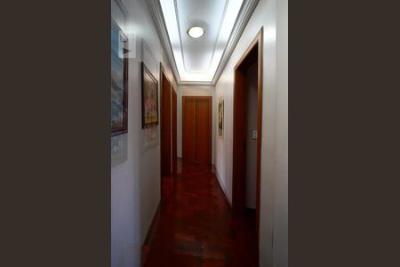 Banheiro Corredor de casa à venda com 4 quartos, 300m² em Jardim Itu-sabará, Porto Alegre