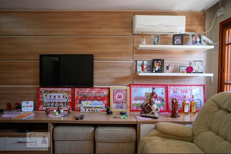 Sala de casa à venda com 4 quartos, 300m² em Jardim Itu-sabará, Porto Alegre