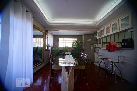 Casa à venda com 300m², 4 quartos e 2 vagasSala de jantar