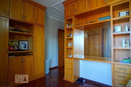 Casa à venda com 300m², 4 quartos e 2 vagasSuite