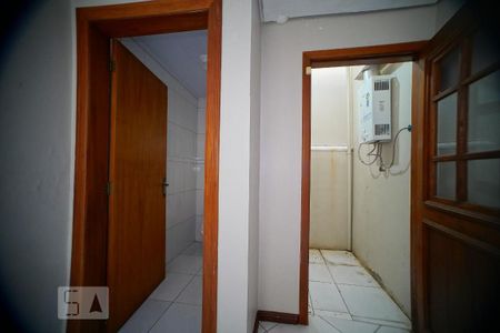 Casa à venda com 300m², 4 quartos e 2 vagasDetalhe entrada banheiro-poço luz