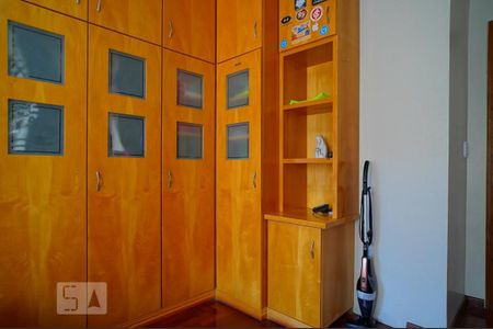 Casa à venda com 300m², 4 quartos e 2 vagasQuarto 2