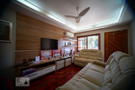 Sala de casa à venda com 4 quartos, 300m² em Jardim Itu-sabará, Porto Alegre