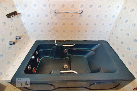 Casa à venda com 303m², 4 quartos e 6 vagasBanheiro da Suíte 1