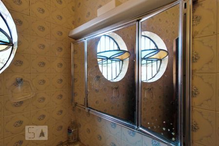 Casa à venda com 303m², 4 quartos e 6 vagasBanheiro da Suíte 1