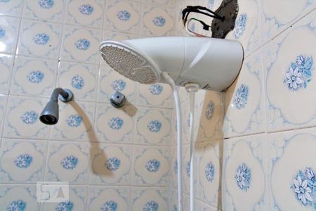 Casa à venda com 303m², 4 quartos e 6 vagasBanheiro da Suíte 2