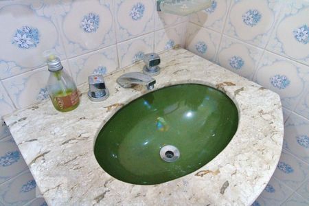 Casa à venda com 303m², 4 quartos e 6 vagasBanheiro da Suíte 2